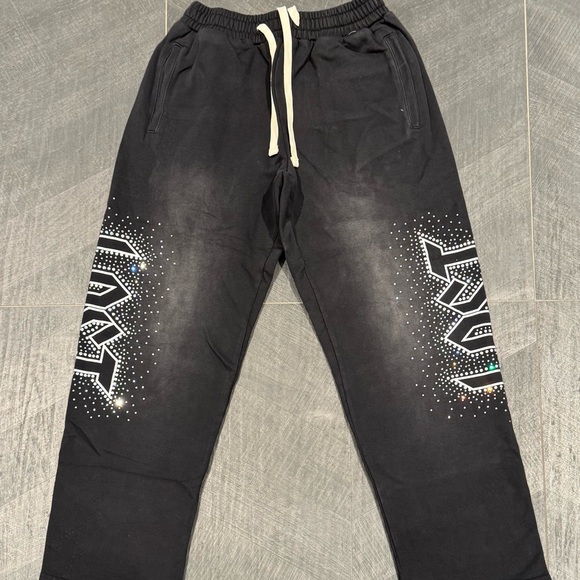 LOST Black Hoodie and Sweatpants Set - Picture 6 of 7